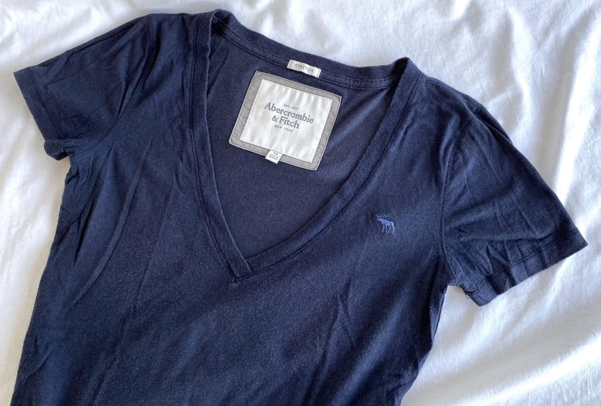 Abercrombie&Fitch アバクロ Tシャツ レディース XS 紺 Vネック やわらかい生地 フィット ロゴ刺繍 A&F 半袖 E673_画像2