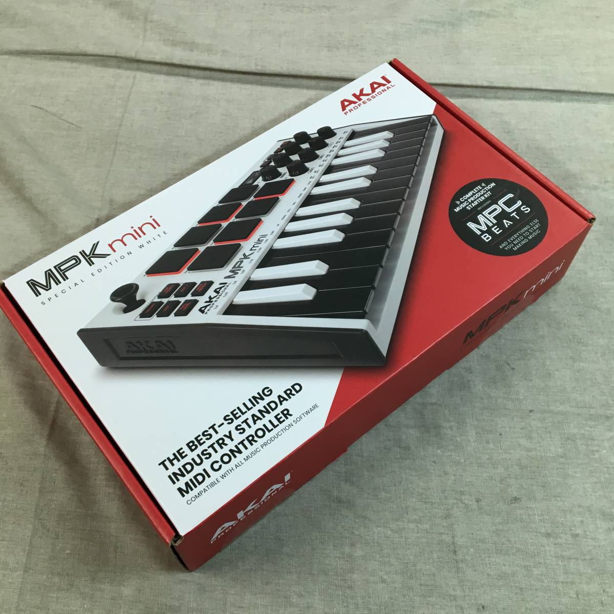 現状品 Akai Pro MIDIキーボード 25鍵USB ベロシティ対応8パッド MPK