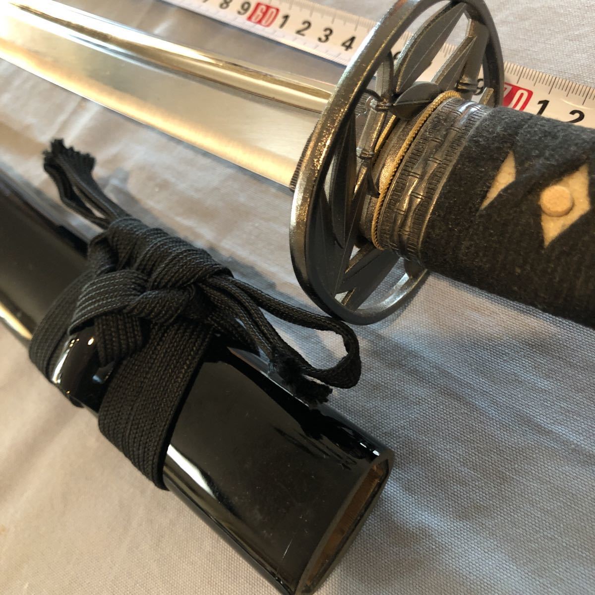 模造刀 鞘黒呂 柄木製白本鮫 刀身直波紋 鍔合金 竹 模造刀 鞘黒呂 柄木製白本鮫 刀身直波紋 鍔合金 竹