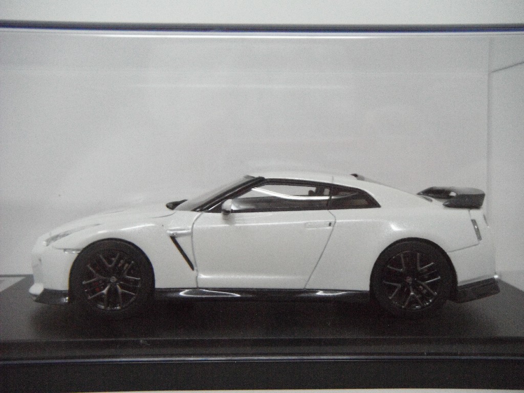 ■ インターアライド Hi-Story 1/43 NISSAN GT-R [アンバサダー就任記念モデル (2019)] ホワイトパール 日産 ダイキャストミニカー
