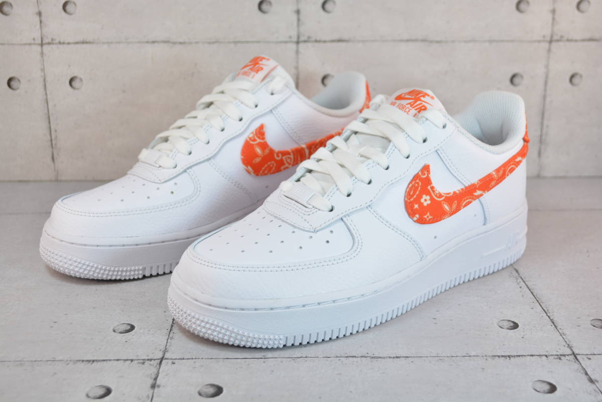 新品/24】ナイキ AIR FORCE 1 07 ペイズリー オレンジ 白