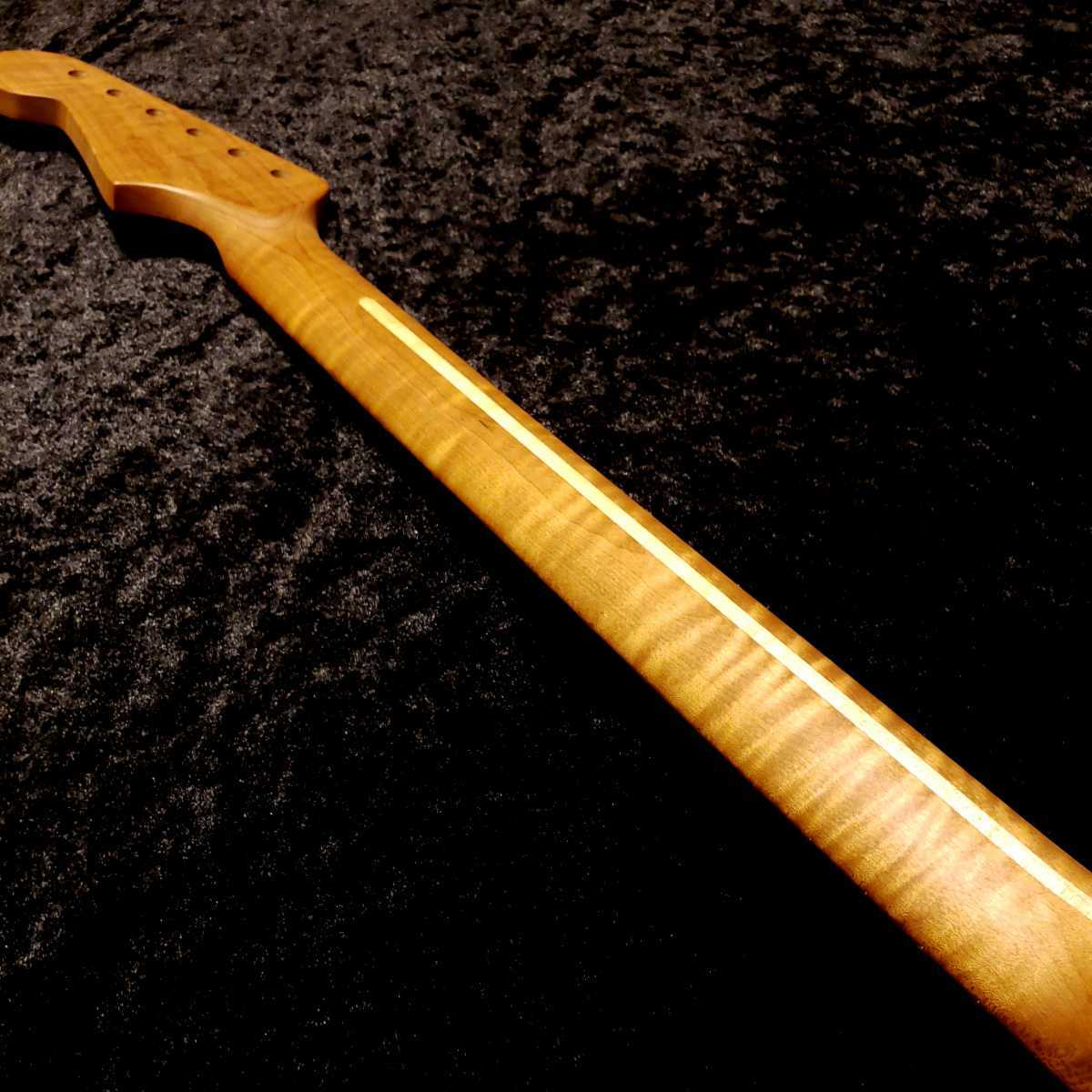 Musikraft 4A ローステッドフレイムメイプルネック ストラト Musikraft 4A ローステッドフレイムメイプルネック ストラト