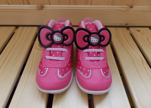 { great special price sale!!} Taiwan * prompt decision! Hello Kitty large ribbon. baby sneakers shoes 13.0cm![ last 1 pair!!]