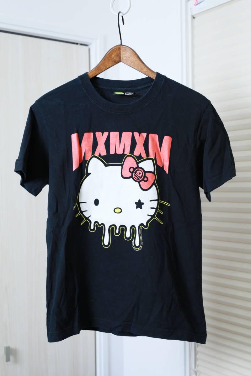 ★MAGICAL MOSH MISFITS×Hello Kitty マジカルモッシュミスフィッツ×ハローキティ コラボプリント半袖Tシャツ 古着ユーズド男性メンズS黒_画像1