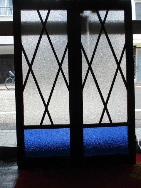 即決【昭和レトロ百貨店】2枚青色ダイヤガラス建具一対①ガラス窓扉古