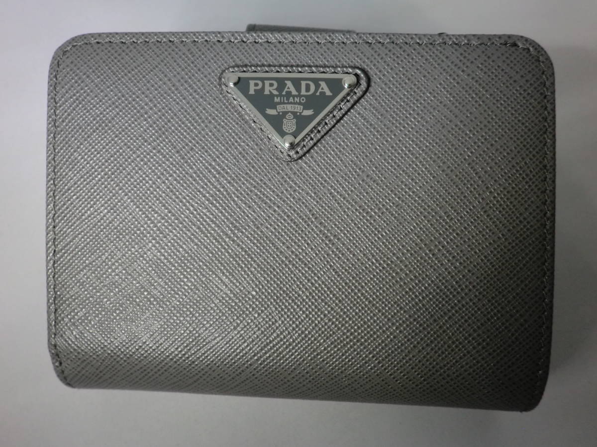 春財布!値下げ】PRADA プラダ サフィアーノ 二つ折り財布 グレー 本物