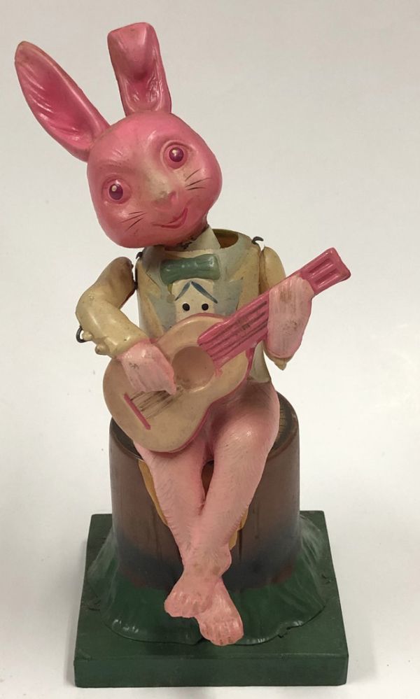 期間限定】 ゼンマイ仕掛け セルロイド人形 ギターを弾くウサギ レトロ