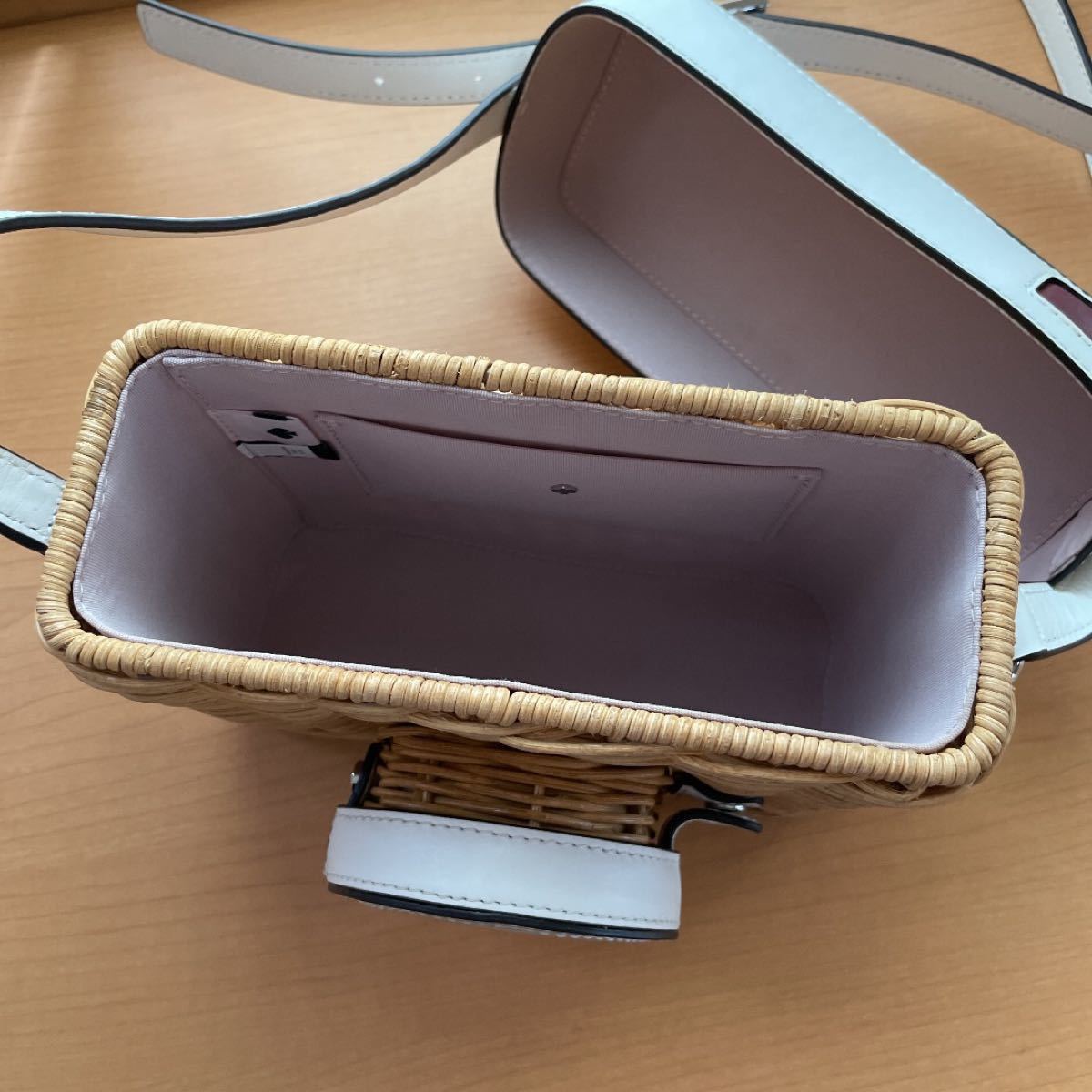 ショルダーバッグ ケイトスペードのカメラ型カゴバッグ|Yahoo ショルダーバッグ ケイトスペードのカメラ型カゴバッグ|Yahoo
