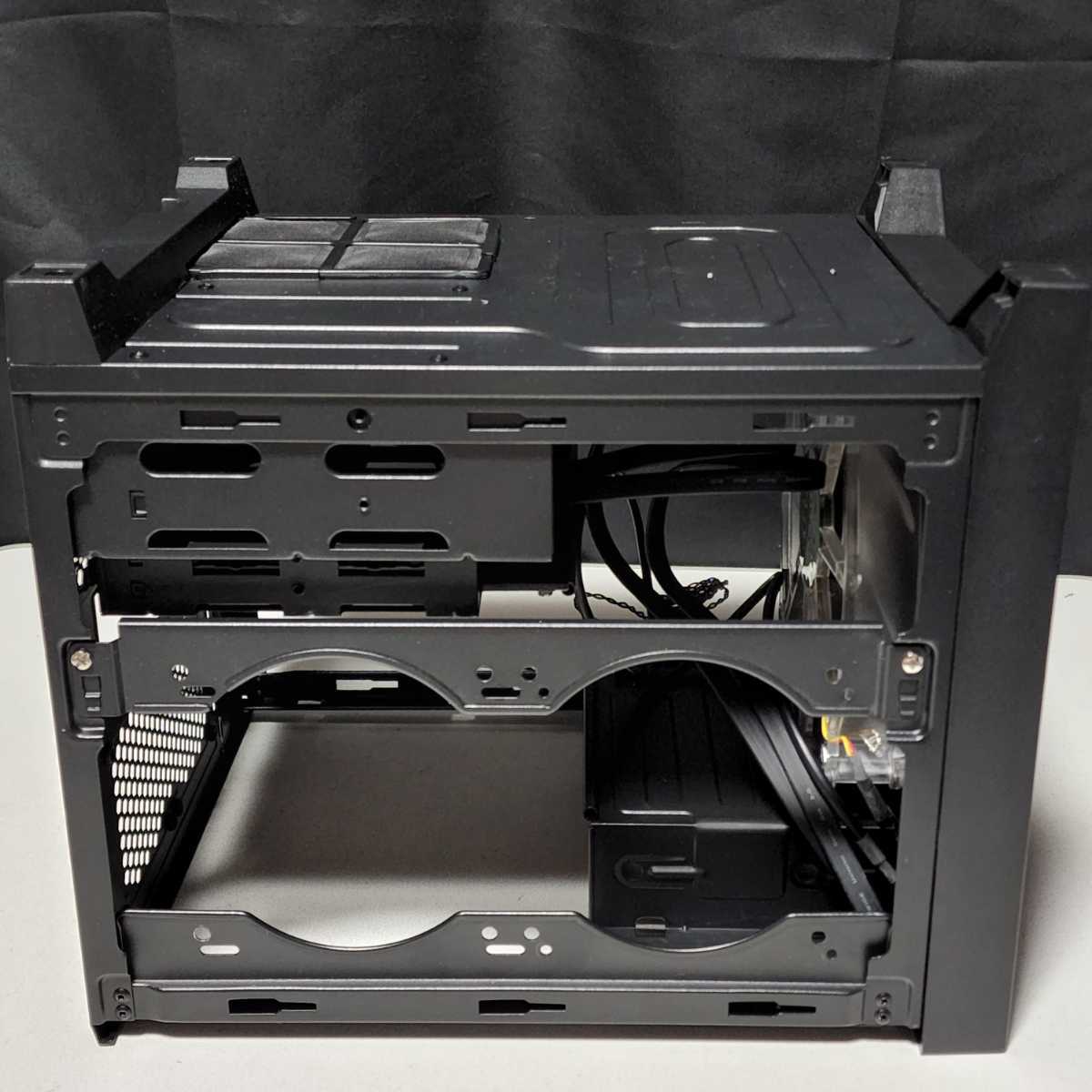 【送料無料】CORSAIR OBSIDIAN SERIES 250D キューブ型PCケース(Mini-ITX)