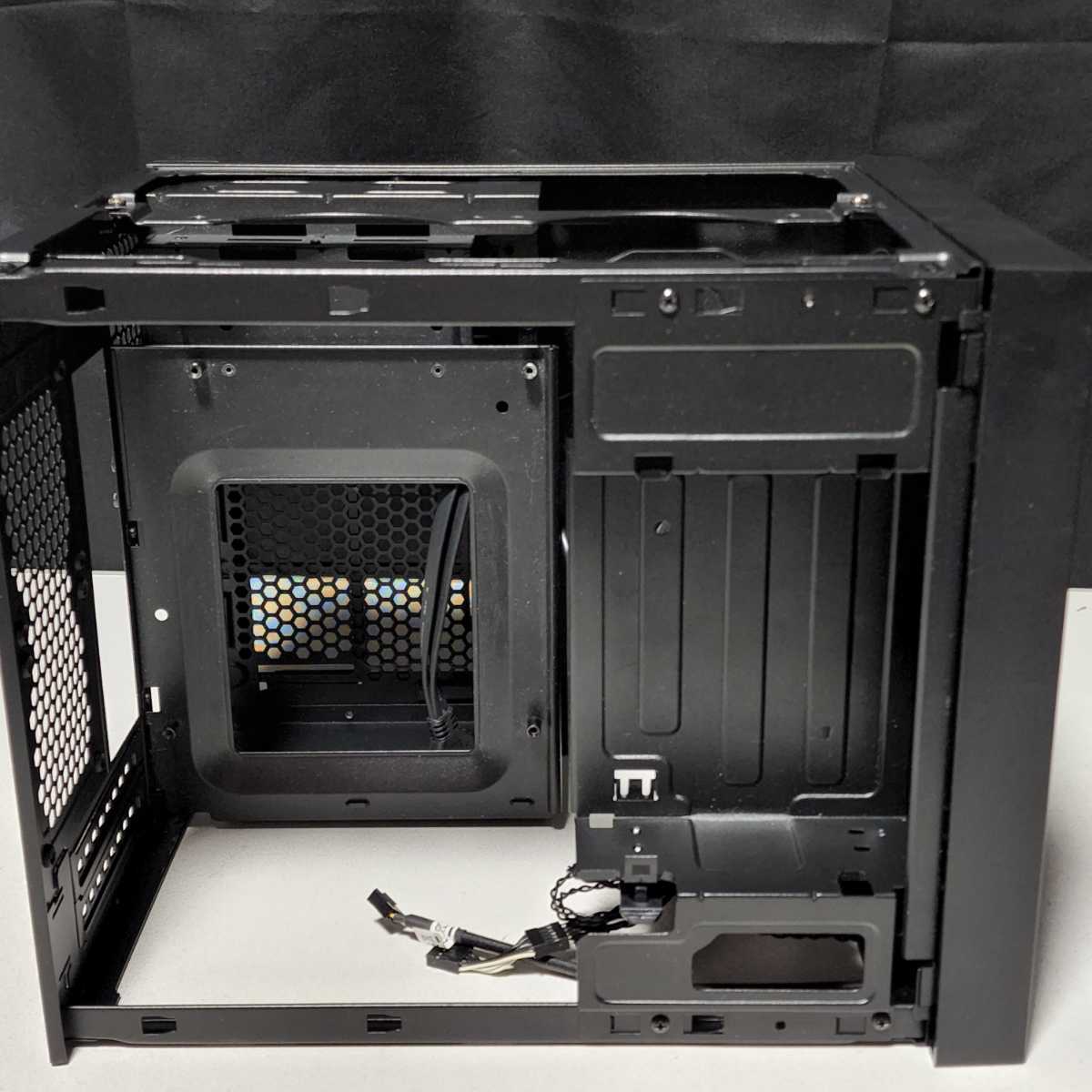 【送料無料】CORSAIR OBSIDIAN SERIES 250D キューブ型PCケース(Mini-ITX)