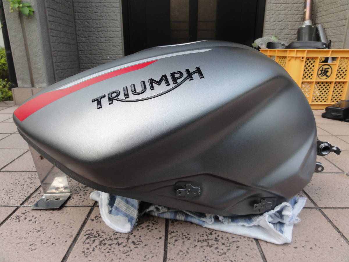 トライアンフ TRIUMPH 純正ガソリンタンク フューエルタンク 燃料タンク★美品★722実160 _画像1