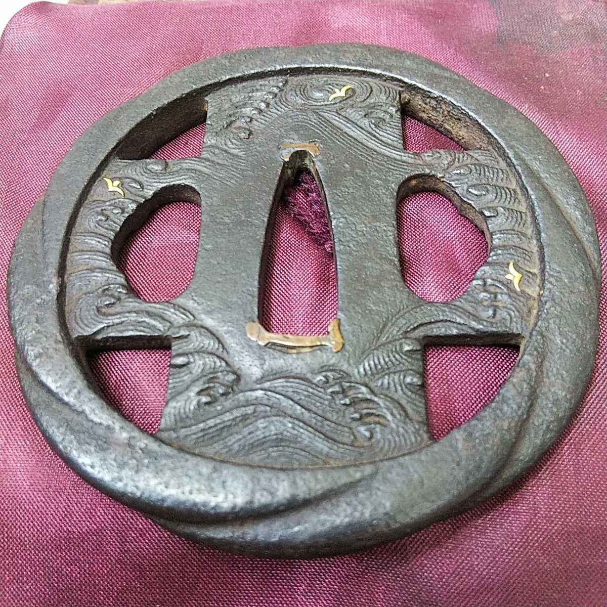 薩摩 島津家 十文字 波に千鳥 切支丹 金工 象嵌 鍔 鐔 鉄地 薩摩 島津家 十文字 波に千鳥 切支丹 金工 象嵌 鍔 鐔 鉄地