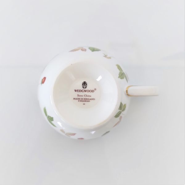 KC0650【未使用】極美品 外箱 栞 WEDGWOOD ウェッジウッド ワイルドストロベリー ティー コーヒー 兼用 カップ＆ソーサー 1客 いちご 食器_画像5