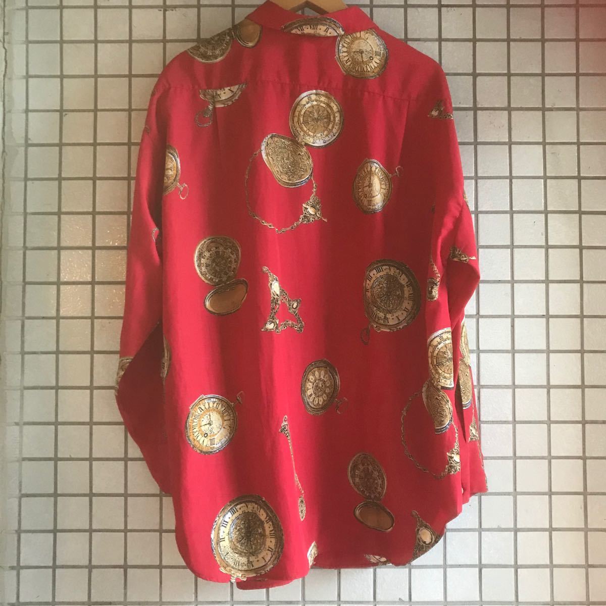 柄シャツ 柄ブラウス 派手柄 レトロ チェーン柄 80年代 ヴィンテージ懐中時計 もしくは 方位磁石 の柄 チェーン柄