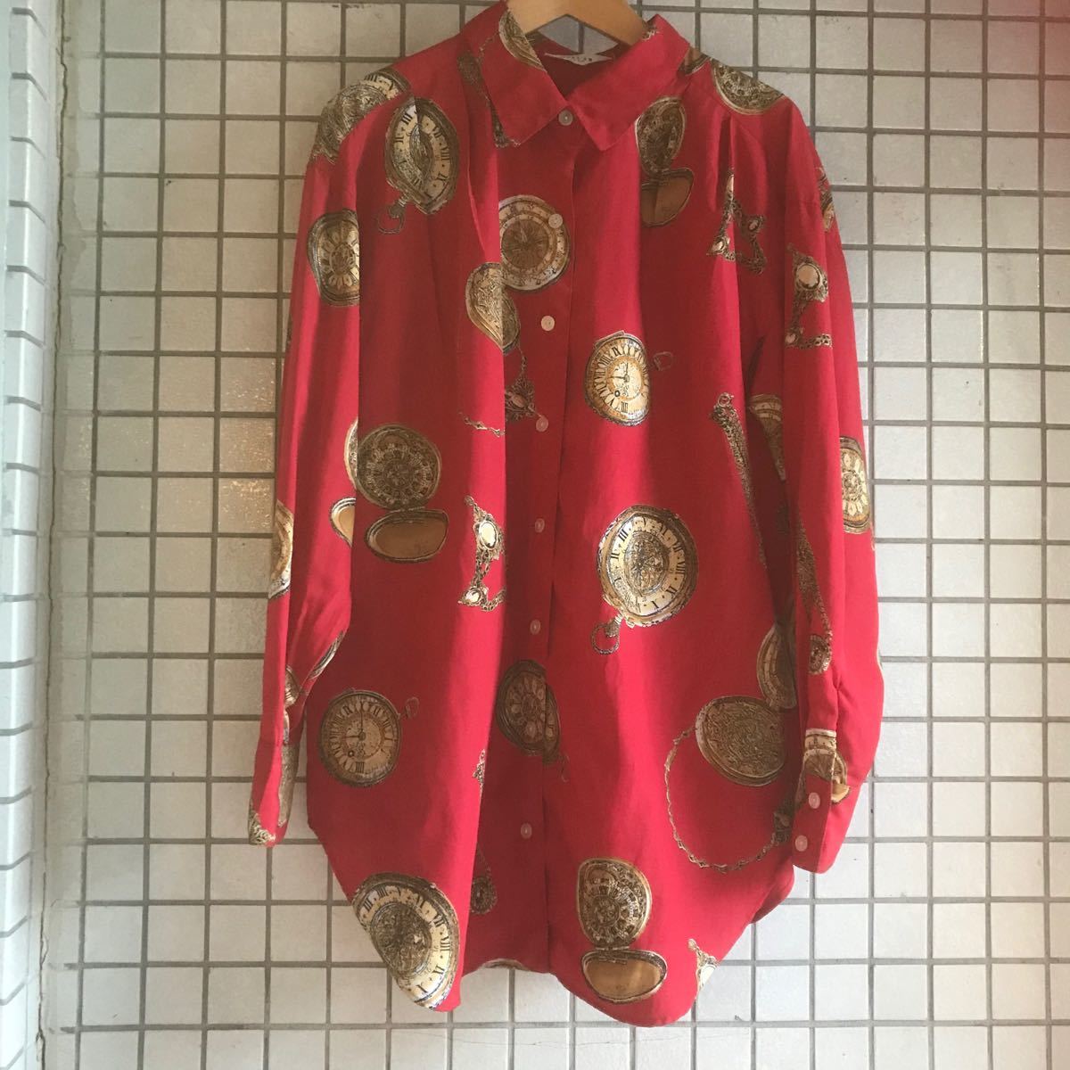 柄シャツ 柄ブラウス 派手柄 レトロ チェーン柄 80年代 ヴィンテージ懐中時計 もしくは 方位磁石 の柄 チェーン柄