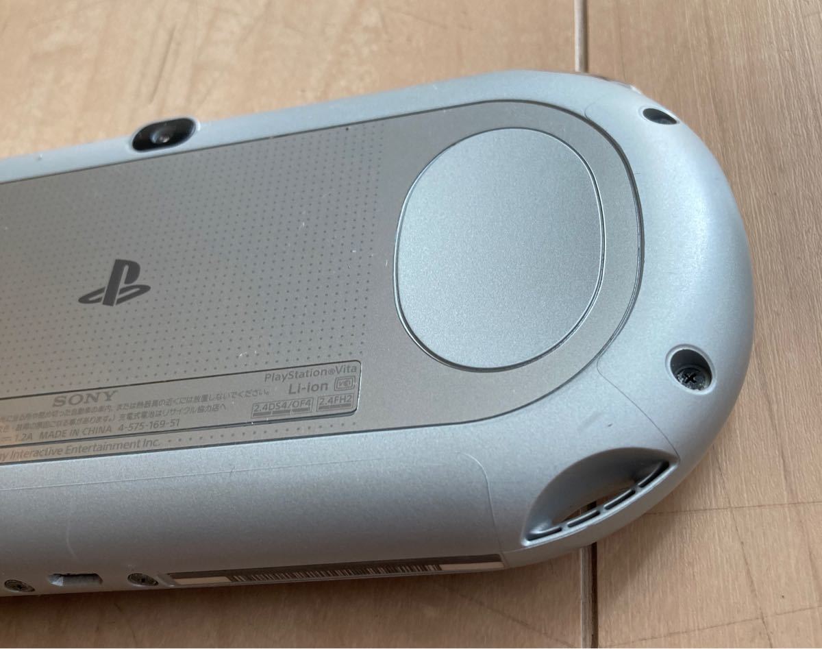 PS Vita PCH-2000 psvita 本体　シルバー