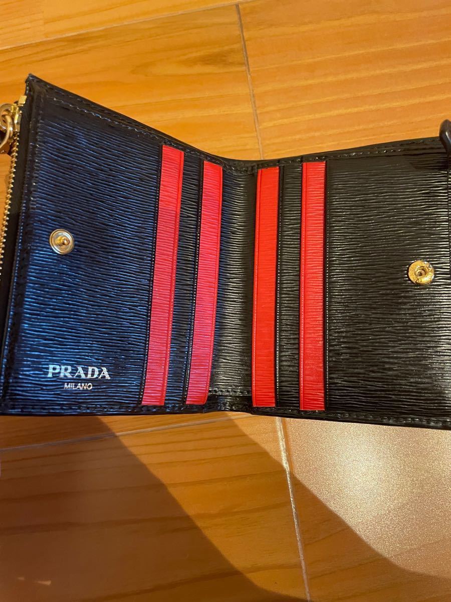 PRADA プラダ　ミニ財布　二つ折り財布　ミニウォレット　バイカラー　赤　黒　メンズ　レディース　コインケース　 二つ折り財布
