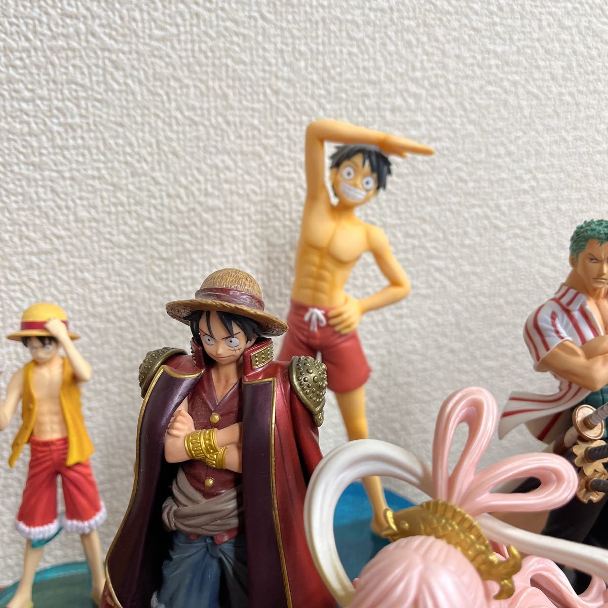11個セット【開封品】 ワンピースフィギュア ロジャー ナミ ルフィ ゾロ しらほし姫 バギー シャンクス マントルフィ