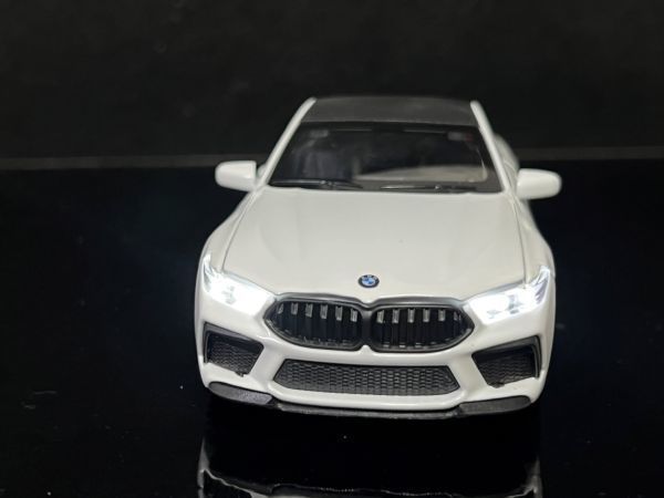 BMW M8クーペ コンペティション 1_32 ホワイト H96_画像3