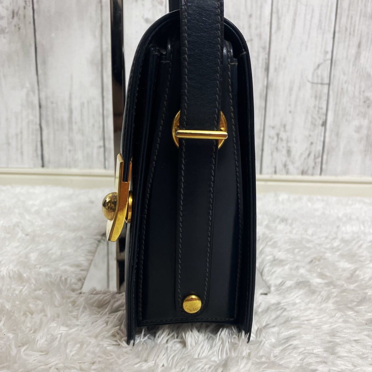 【極希少】グッチ ショルダーバッグ レザー ボックスカーフ ゴールド 金具 箱型 ボックス フラップ オールドグッチ 黒 ブラック GUCCI
