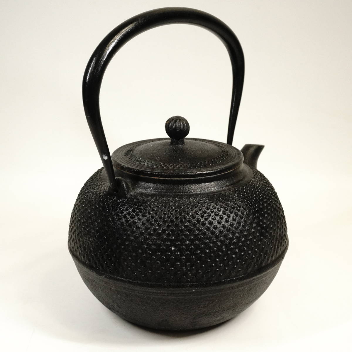 昭和ビンテージ 南部鉄器 鉄瓶 霰 アラレ紋 丸型 湯沸 煎茶器 茶道具 幅20cm 高さ24cm 重さ2.3kg IHK_画像10