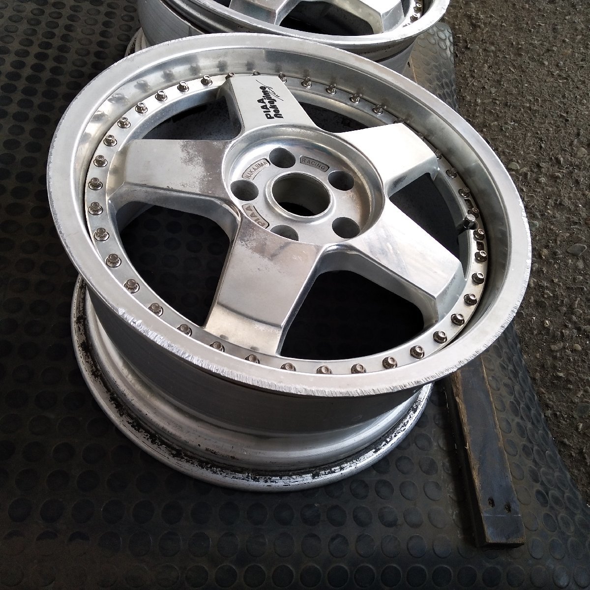 管理番号:W6-275【2本のみ】【17x8.5J 5x114.3 ET+41 ハブ73】PIAA