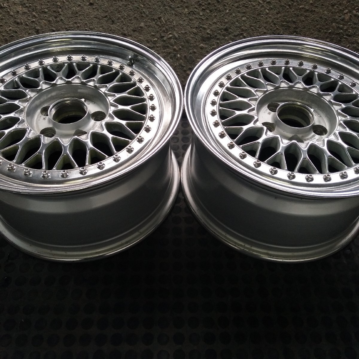 管理番号：Ｗ7-195【2本のみ】【17x9J 5x114.3 ET+40 ハブ66】BBS　RS330　セルシオソアラ等・直接引取可能_画像2