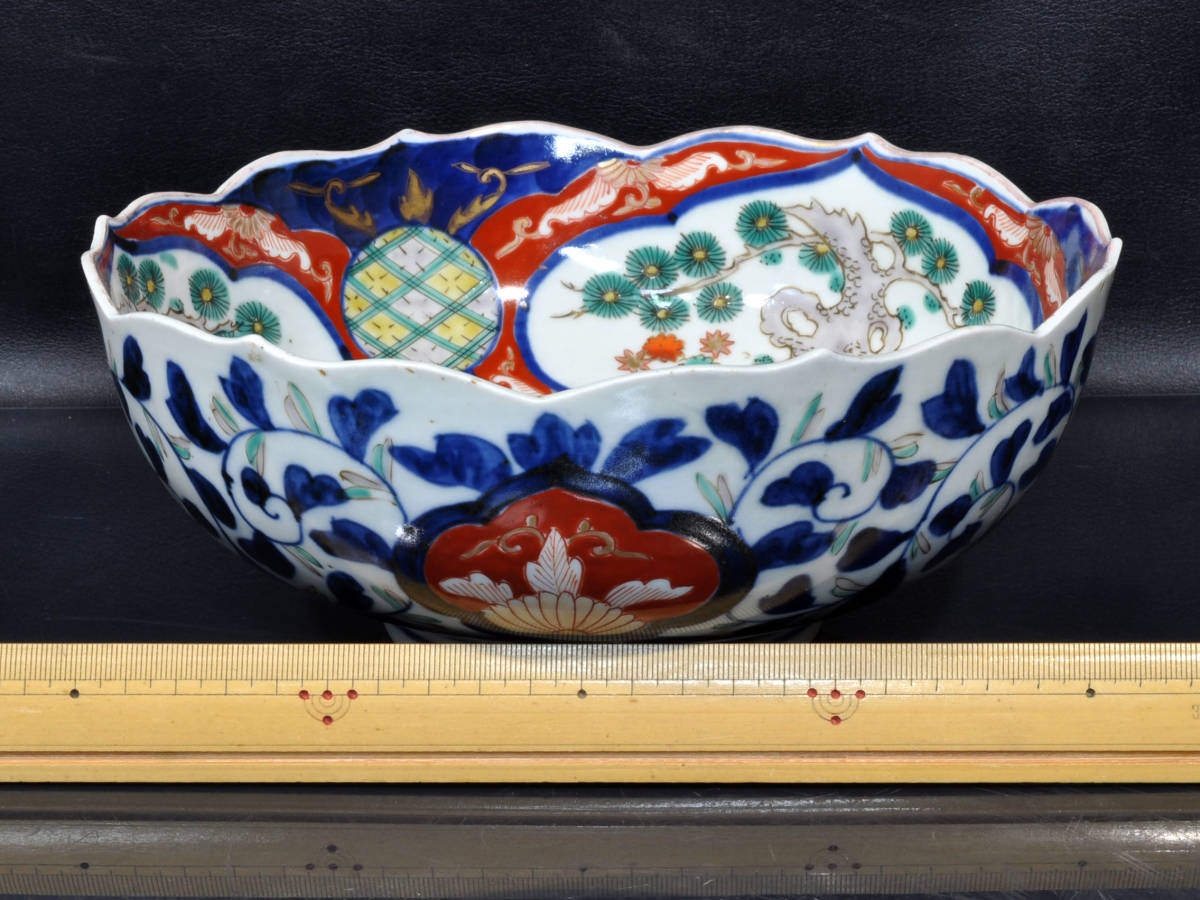 【義】　古美術品　古伊万里　白磁金彩色色絵　唐草草花文松図　飾り大鉢　箱なし　茶会　茶席　懐石料理　割烹料理　小料理　S80_画像2