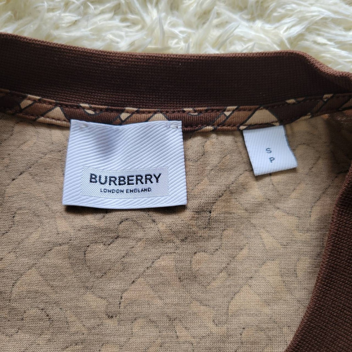 数量は多い バーバリー BURBERRY 総柄 プルオーバーパーカー TB