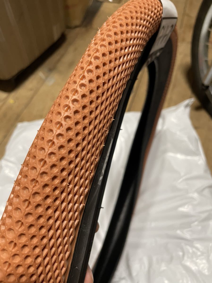 Yahoo!オークション - 送料込 CULT VANSタイヤ 20 X 2.40 ガム Yahoo!オークション - 送料込 CULT VANSタイヤ 20 X 2.40 ガム