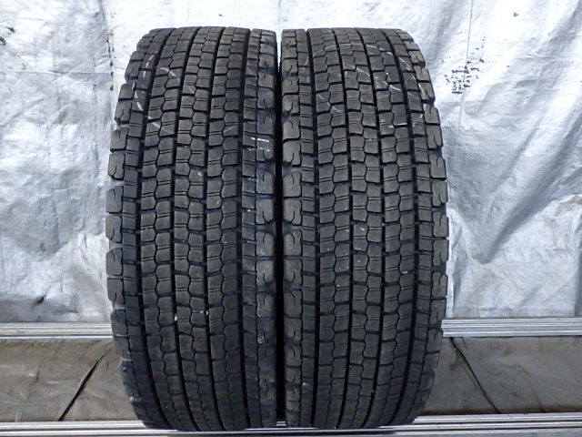 UT2228-ブリヂストン W901 245/70R19.5 136/134J 中古 2本セット スタッドレスタイヤ 2019年製_画像1