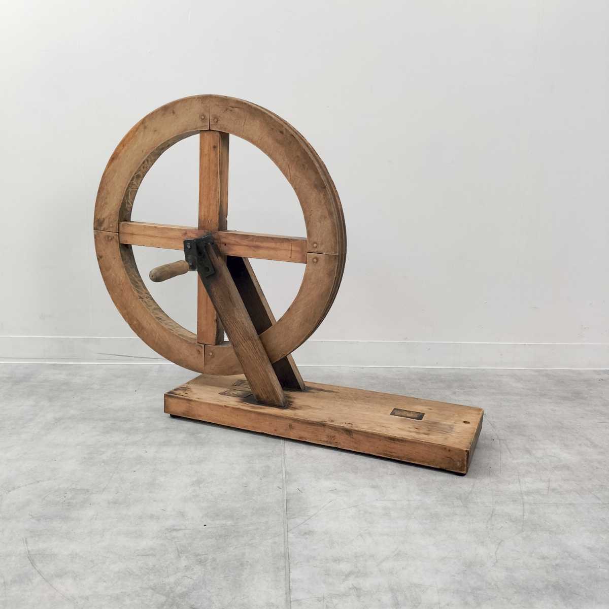 本物の インダストリアル アーティスト作製／ファウンドオブジェ 木の車輪のオブジェ ビンテージ スタジ アンティーク オブジェ オブジェ