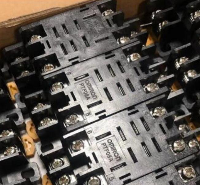 新品★オムロン 表面接続ソケット PTF08A 50個セット入工具、DIY用品