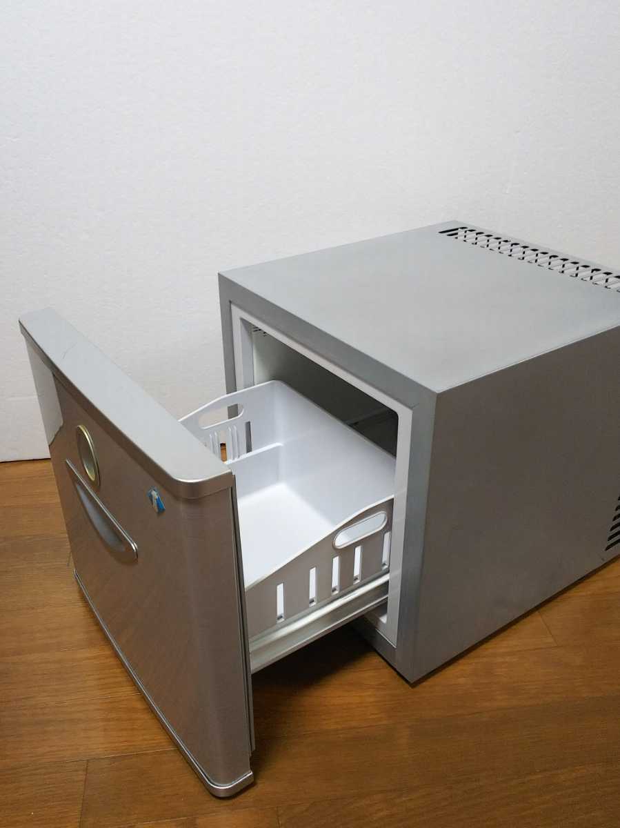0808-02 ジュージ工業製 電子冷蔵庫 CB-21SH② 小型冷蔵庫 ペルチェ式_画像4