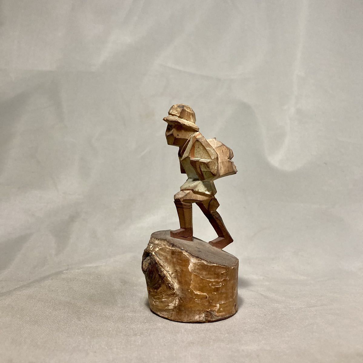 NEW限定品】 朝鮮 風俗 人形 木彫 天下大将軍 地下女将軍 オブジェ