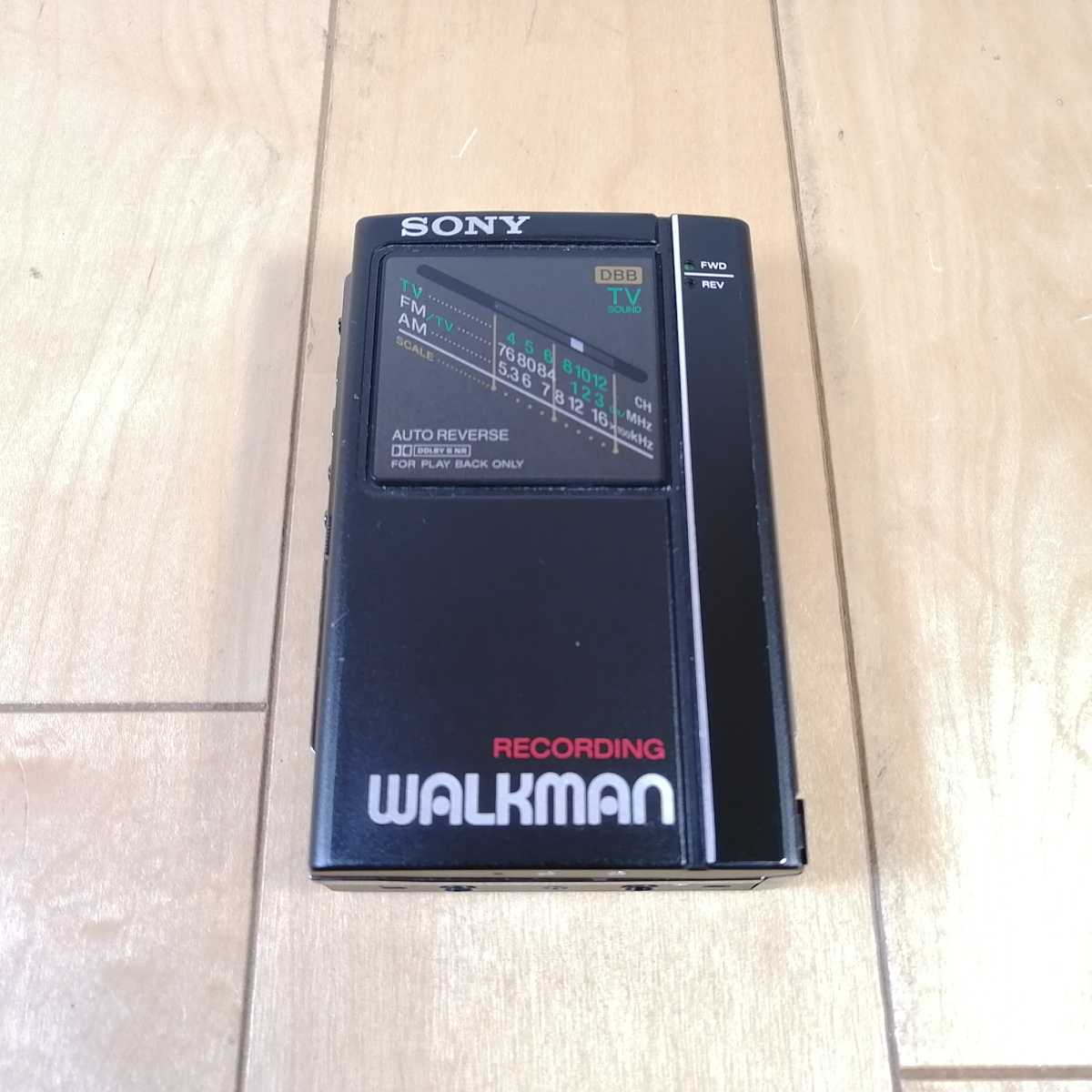 希少!!　美品!!　SONY　WALKMAN　カセットウォークマン　ラジオカセットレコーダー　WM-F404_画像1