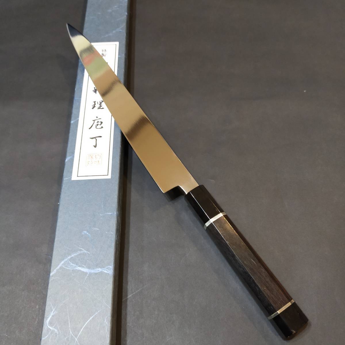 新品】V金10号本焼柳刃包丁270mm 高級黒檀黒水牛銀巻八角柄-