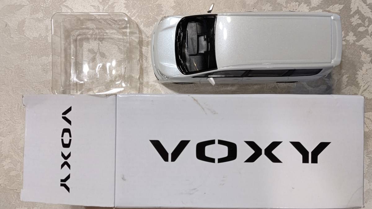 1/24 トヨタ ヴォクシー VOXY 70系 カラーサンプル ミニカー 1/24 トヨタ ヴォクシー VOXY 70系 カラーサンプル ミニカー