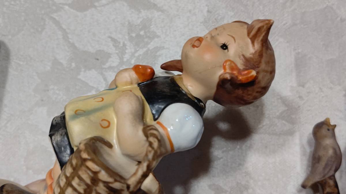 ゲーベル　フンメル　人形セット　2体（ことりと男の子13㎝、かごを持つ女の子13.5㎝）補修跡あり_画像8