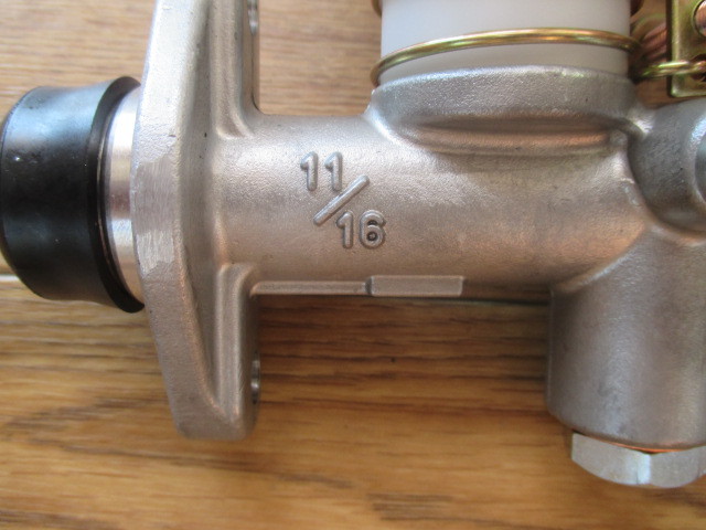 サニトラ　サニートラック　後期　ブレーキマスターシリンダー 13/16 社外新品 サニトラ サニートラック 後期 ブレーキマスターシリンダー 13