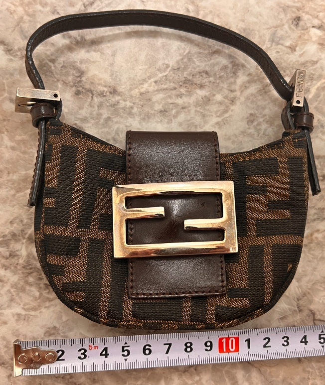 希少 FENDI マンマバケット ミニクロワッサンズッカ 希少 FENDI マンマバケット ミニクロワッサンズッカ
