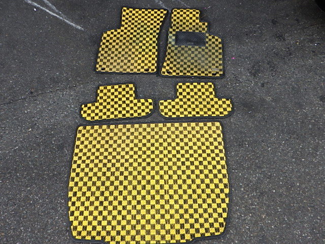 ヤフオク! - A218-26 KARO フロアマット+トラインクマットセ...
