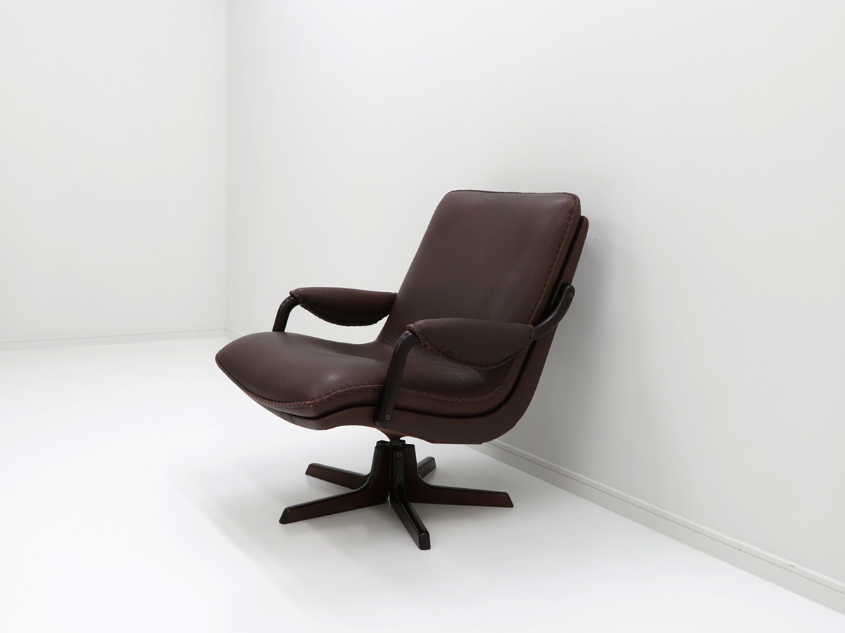 デンマーク BERG FURNITURE ベルグ社 総革 ラウンジチェア / 北欧