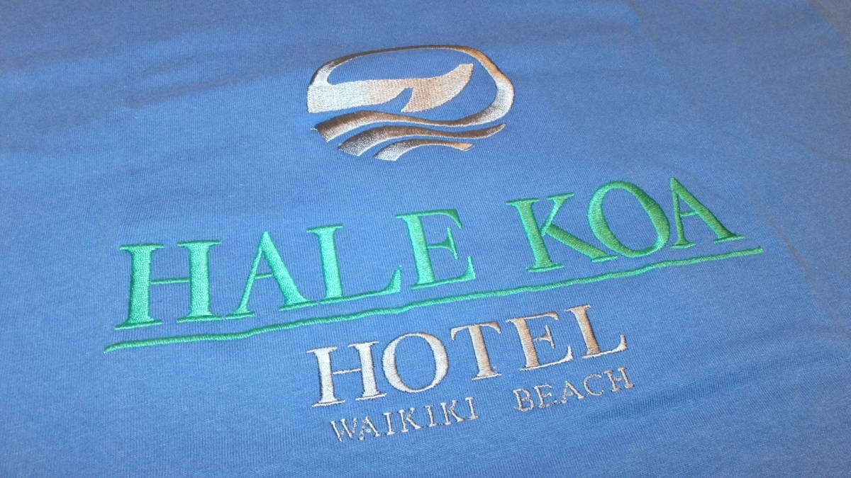 【HAWAII】ワイキキ 米軍専用ハレコアホテル HALE KOA HOTEL フォートデルッシー Tシャツ サイズM　Fort DeRussy ハワイ Hawaii_色は青【新品未使用】刺繍です。
