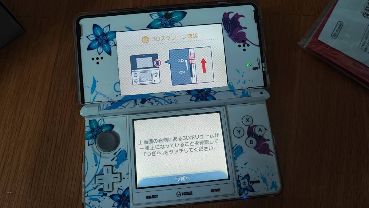 美品 任天堂 NINTENDO 3DS アイスホワイト 花柄スキンシール貼付済 付属品ほぼ未使用 マリオ風ケース付属
