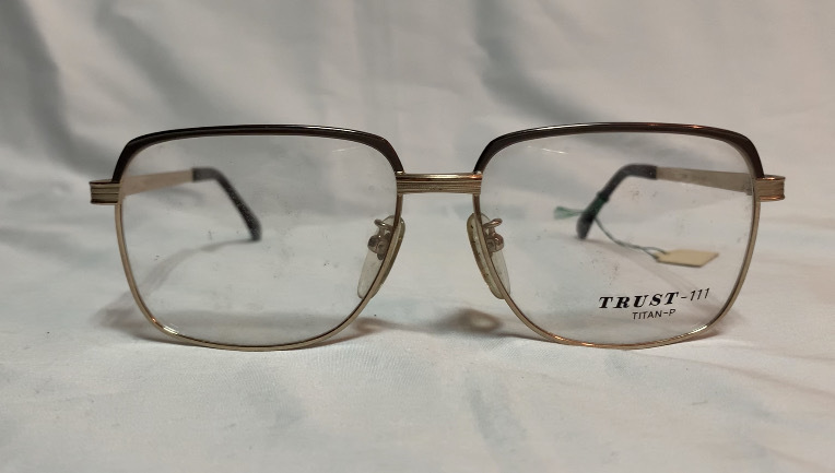 A11◆TRUST TITAN-P メガネ 眼鏡フレーム メタルフレーム フルリム 参考価格21,000円(税抜)未使用_画像2