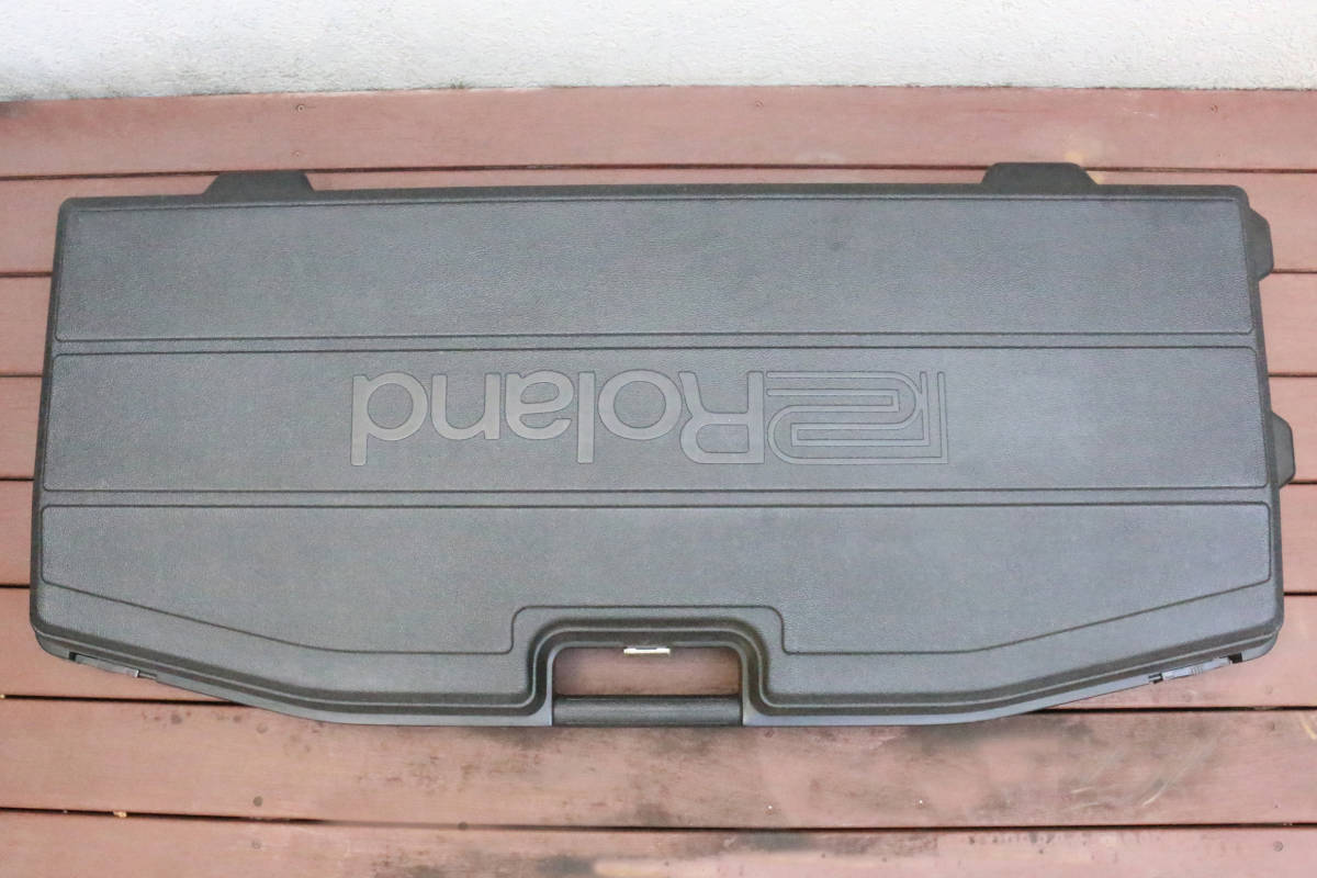ROLAND JUNO-106 ハードケース付き ※ジャンク品 ROLAND JUNO-106 ハードケース付き ※ジャンク品