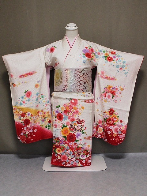 新しい 正絹四ツ身着物 日本製女児七歳用 七五三着物 Z3756 7歳着物