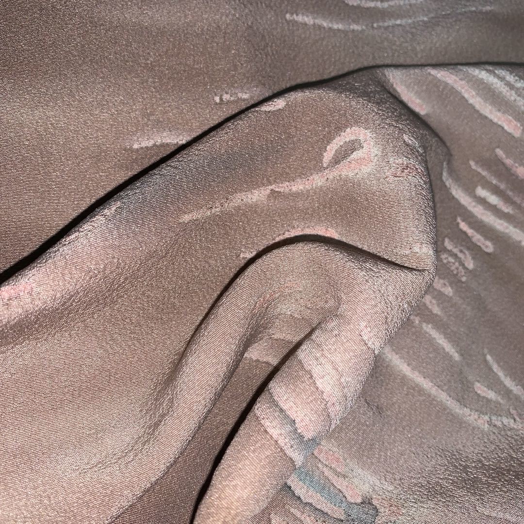 正絹　ちりめん着物ハギレ　約36×80くすみピンクベージュ暈し　はぎれ 淡い色合い_画像5