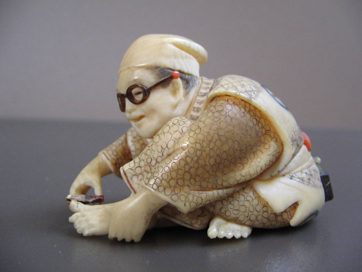  netsuke block person image nail clippers inspection ). thing old fine art sculpture old house place warehouse 